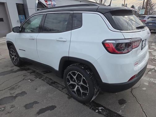 Bright White Clearcoat 2026 Jeep Compass Limited