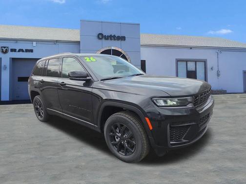 Diamond Black Crystal Pearlcoat 2026 Jeep Grand Cherokee Altitude