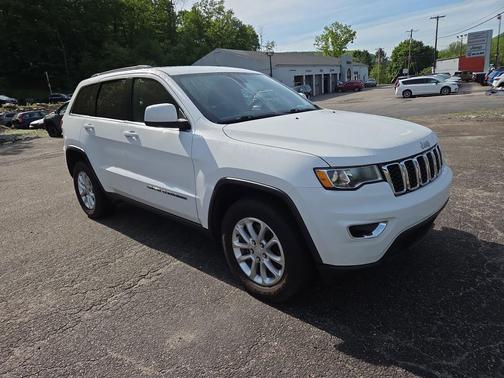 Bright White Clearcoat 2021 Jeep Grand Cherokee Laredo