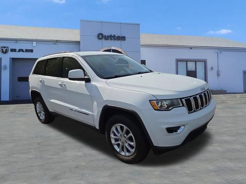 Bright White Clearcoat 2021 Jeep Grand Cherokee Laredo