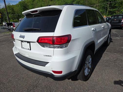 Bright White Clearcoat 2021 Jeep Grand Cherokee Laredo