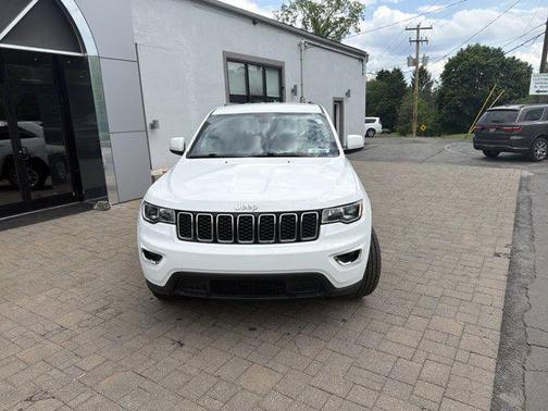 Bright White Clearcoat 2021 Jeep Grand Cherokee Laredo