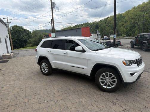 Bright White Clearcoat 2021 Jeep Grand Cherokee Laredo