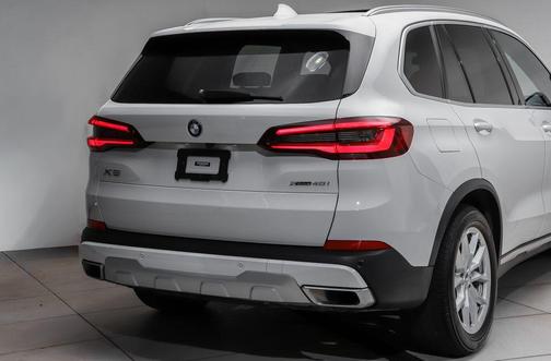 Alpine White 2023 BMW X5 xDrive40i