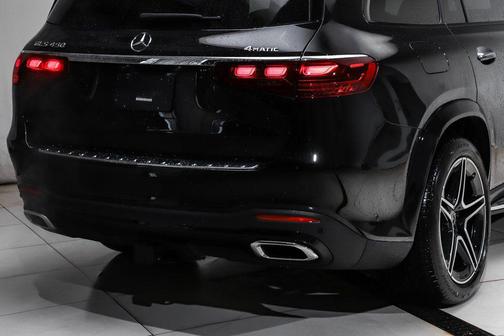 Obsidian Black Metallic 2026 Mercedes-Benz GLS 450 4MATIC