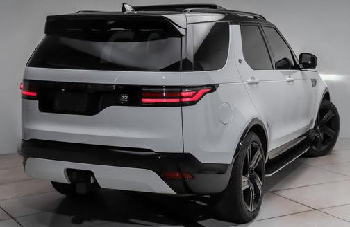 Fuji White 2025 Land Rover Discovery P360 Dynamic SE