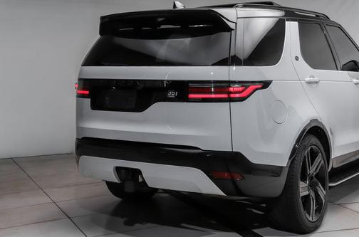 Fuji White 2025 Land Rover Discovery P360 Dynamic SE