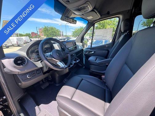 Obsidian Black Metallic 2026 Mercedes-Benz Sprinter 2500 Passenger 170 WB