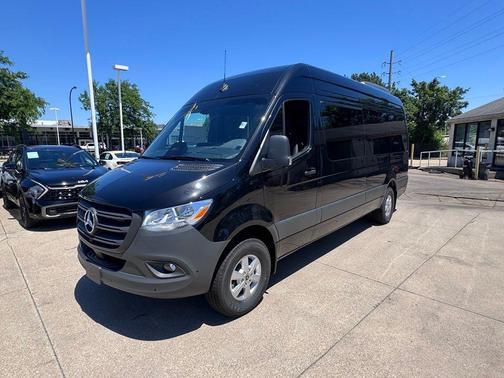 Obsidian Black Metallic 2026 Mercedes-Benz Sprinter 2500 Passenger 170 WB
