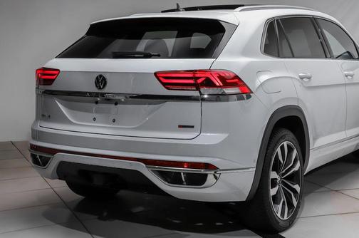 Oryx White Pearl 2021 Volkswagen Atlas Cross Sport 3.6L V6 SEL Premium R-Line