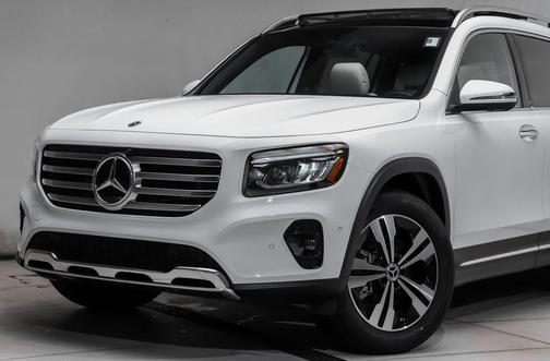 Polar White 2026 Mercedes-Benz GLB 250 4MATIC