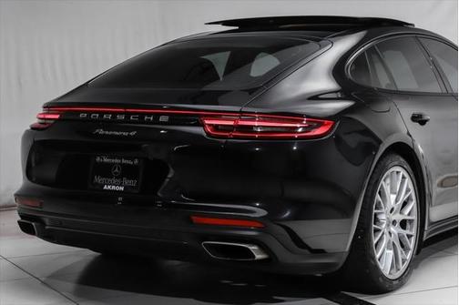 2018 Porsche Panamera 4