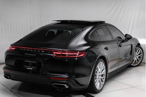 2018 Porsche Panamera 4