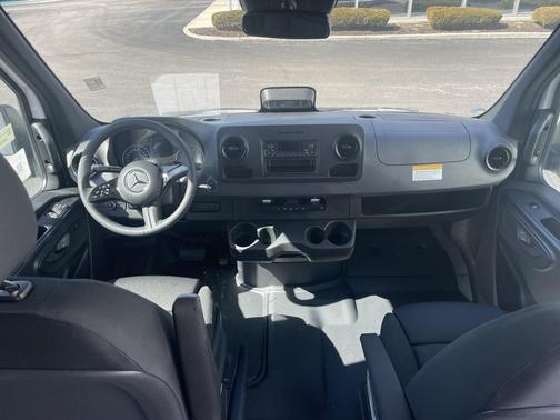 2025 Mercedes-Benz Sprinter 2500 Standard Roof