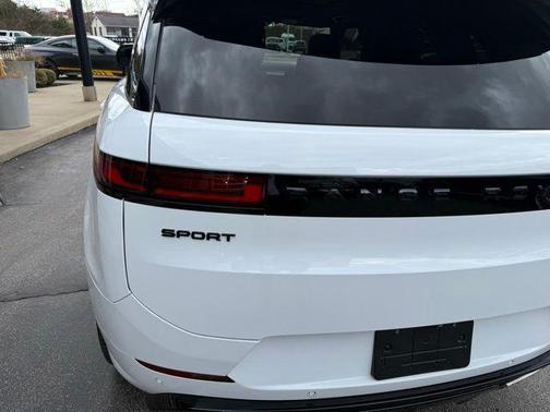 2024 Land Rover Range Rover Sport SE