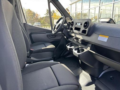 Arctic White 2026 Mercedes-Benz Sprinter 2500 Cargo 144 WB