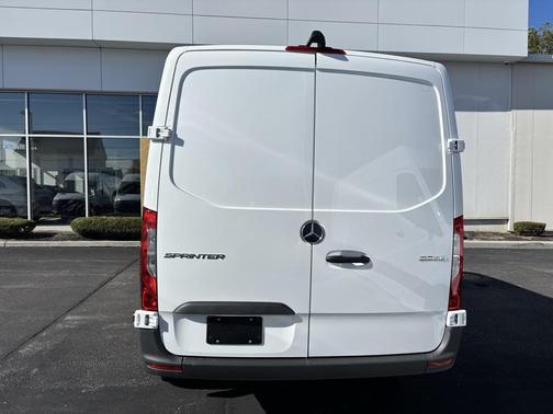 Arctic White 2026 Mercedes-Benz Sprinter 2500 Cargo 144 WB