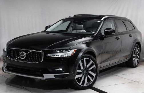 2022 Volvo V90 Cross Country B6