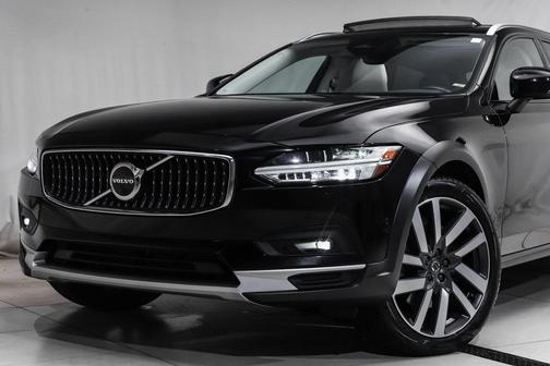2022 Volvo V90 Cross Country B6