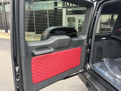 designo Magno Night Black (Matte Finish) 2026 Mercedes-Benz G-Class G 580