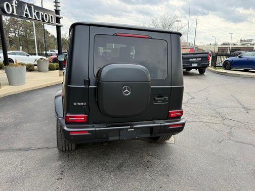 designo Magno Night Black (Matte Finish) 2026 Mercedes-Benz G-Class G 580