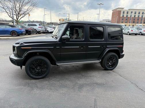 designo Magno Night Black (Matte Finish) 2026 Mercedes-Benz G-Class G 580