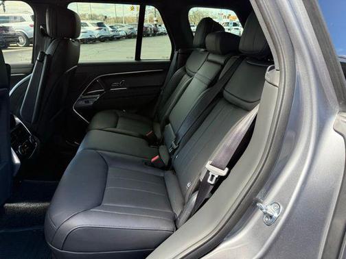 Eiger Gray Metallic 2025 Land Rover Range Rover SE
