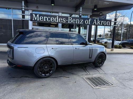 Eiger Gray Metallic 2025 Land Rover Range Rover SE