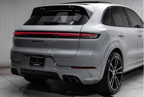 2024 Porsche Cayenne S