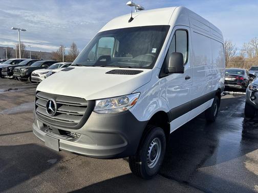 Arctic White 2026 Mercedes-Benz Sprinter 2500 Cargo 144 WB