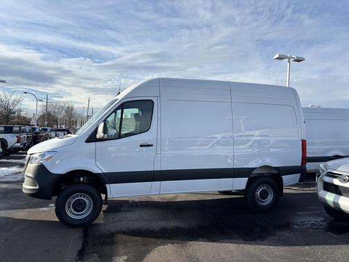 Arctic White 2026 Mercedes-Benz Sprinter 2500 Cargo 144 WB