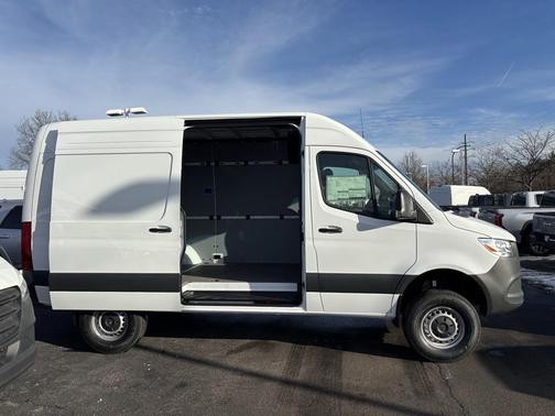 Arctic White 2026 Mercedes-Benz Sprinter 2500 Cargo 144 WB