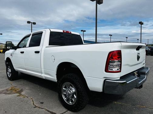 2024 RAM 2500 Tradesman Crew Cab 4x4 6'4' Box