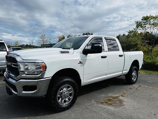 2024 RAM 2500 Tradesman Crew Cab 4x4 6'4' Box