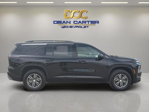Mosaic Black Metallic 2025 Chevrolet Traverse LT