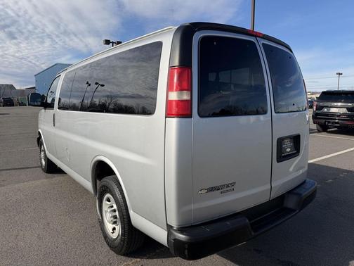 2016 Chevrolet Express 2500 LS