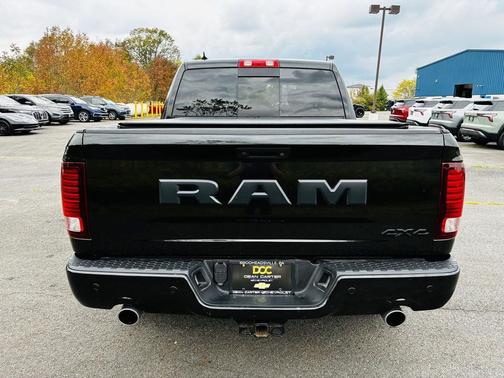 2018 RAM 1500 Night Crew Cab 4x4 5'7' Box