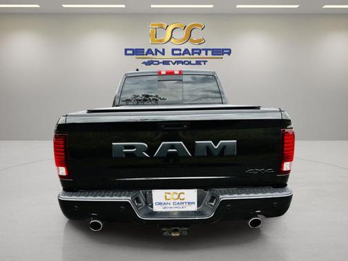 2018 RAM 1500 Night Crew Cab 4x4 5'7' Box