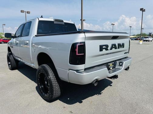 2018 RAM 1500 Night Crew Cab 4x4 5'7' Box