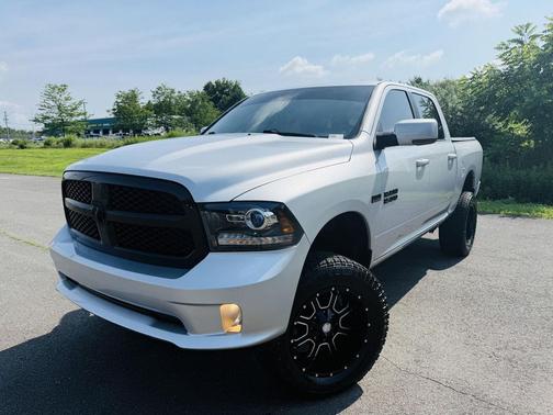 2018 RAM 1500 Night Crew Cab 4x4 5'7' Box