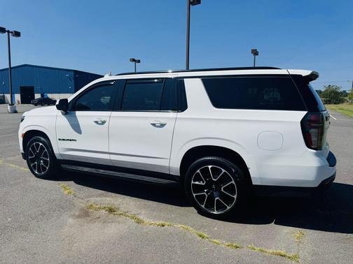 2023 Chevrolet Suburban RST