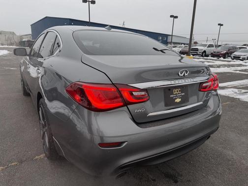 2017 INFINITI Q70 3.7X