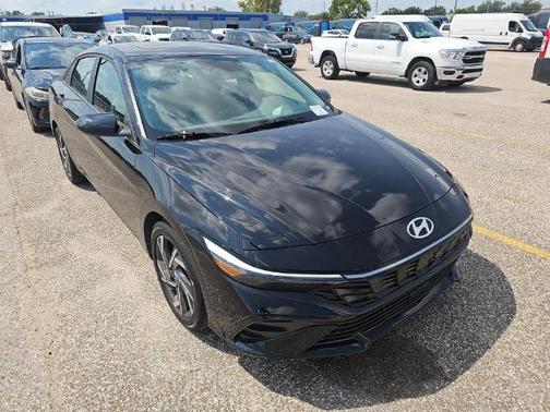2025 Hyundai ELANTRA SEL