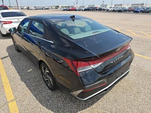 2025 Hyundai ELANTRA SEL