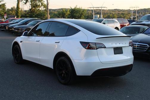 2022 Tesla Model Y Long Range Dual Motor All-Wheel Drive