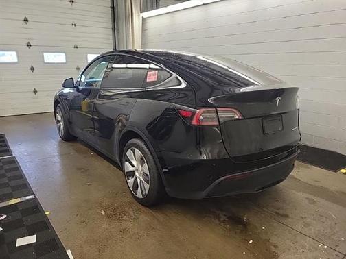 2022 Tesla Model Y Long Range Dual Motor All-Wheel Drive