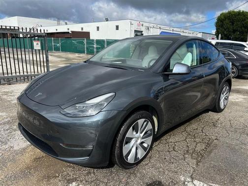 2023 Tesla Model Y RWD