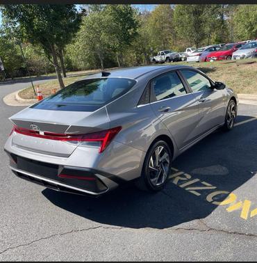2025 Hyundai ELANTRA SEL