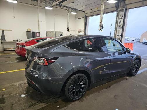 2022 Tesla Model Y Long Range Dual Motor All-Wheel Drive
