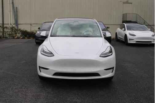 2022 Tesla Model Y Long Range Dual Motor All-Wheel Drive